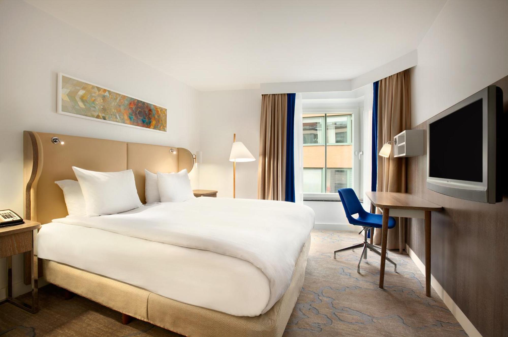 Habitación con cama grande