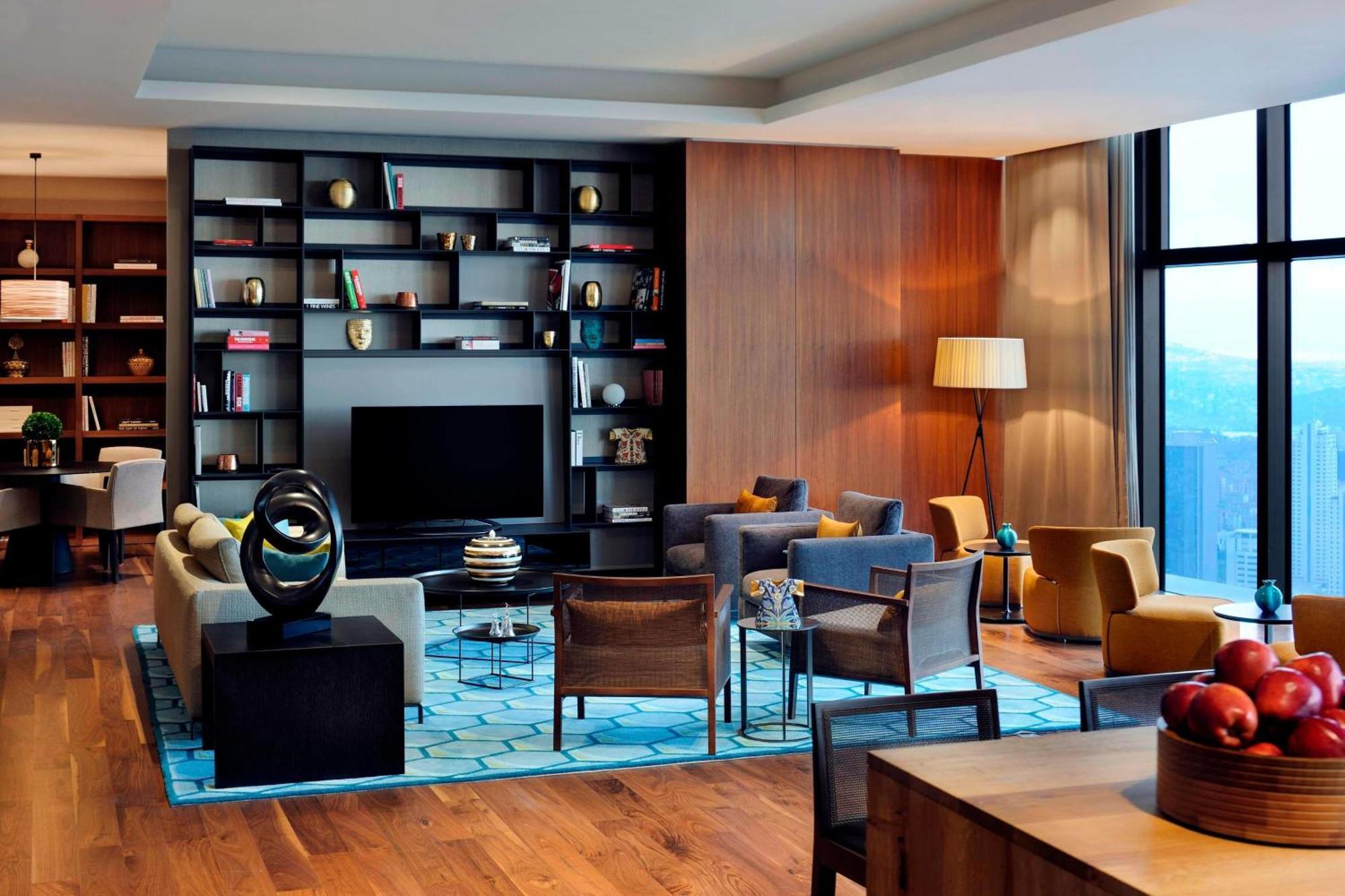 Executive King Room City View Lounge Access