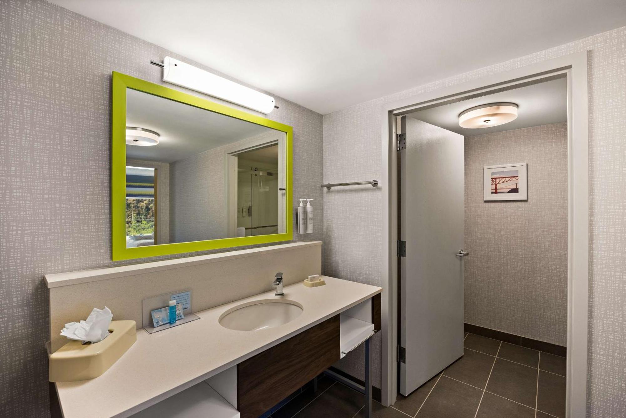 King Room with Sofa Bed and Study - Non-Smoking,1547018989:JPEG