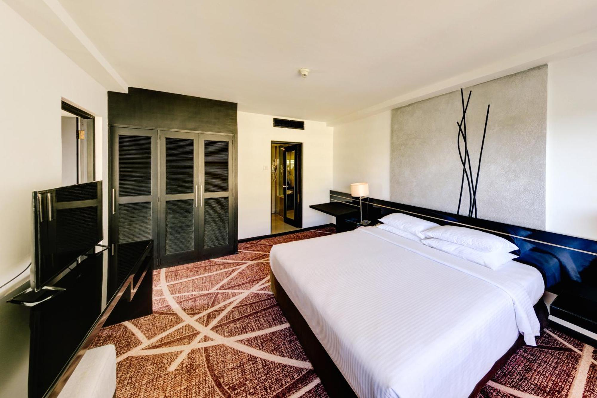 Cilantro Suite Terrace & Lounge Access