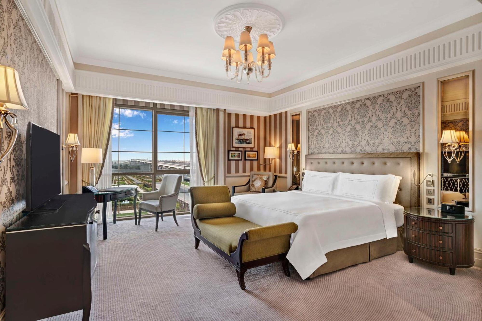 Grand Deluxe King Room