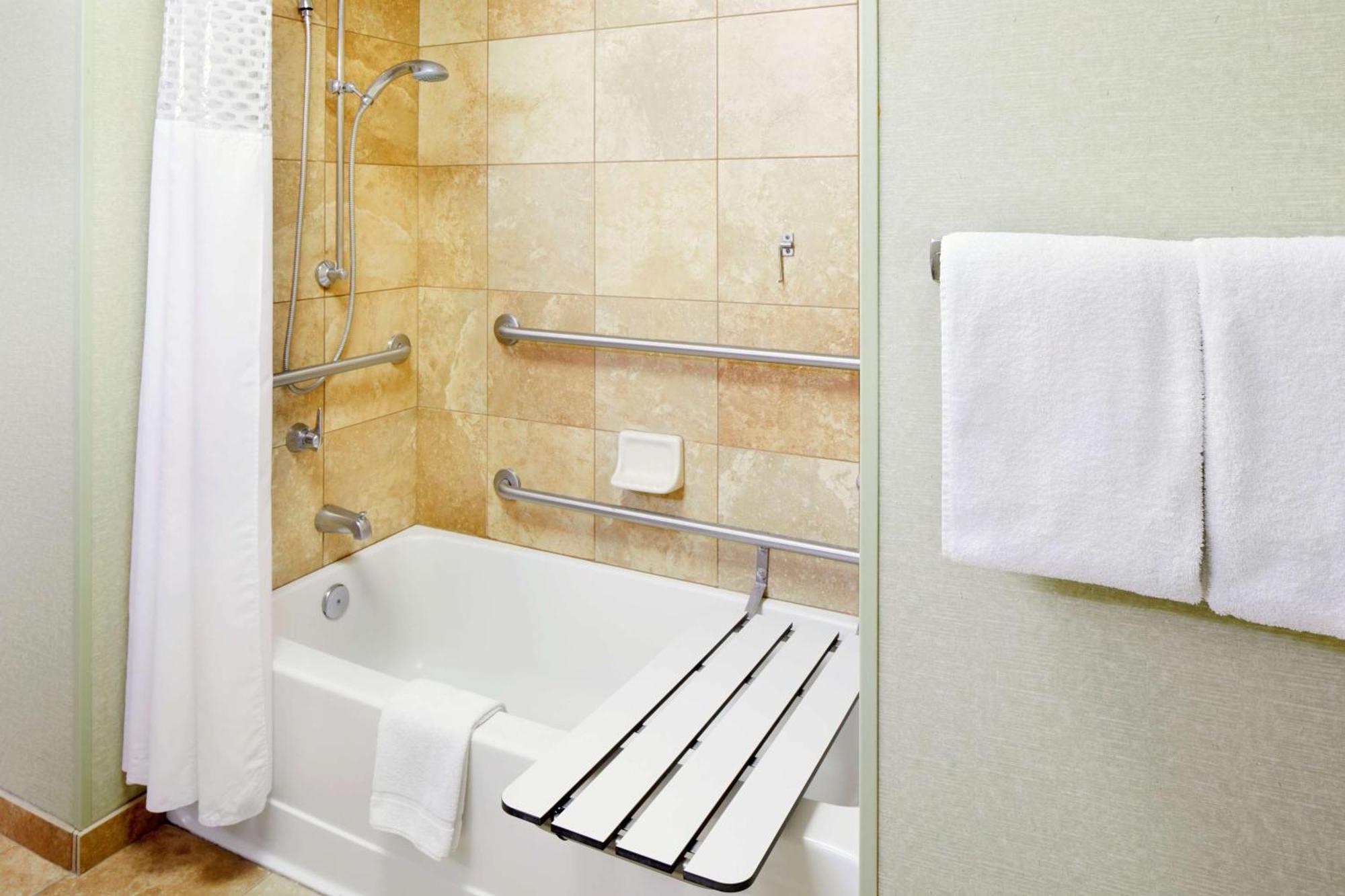 King Room Accessible Tub Mobility Hearing Access or Non-Smoking