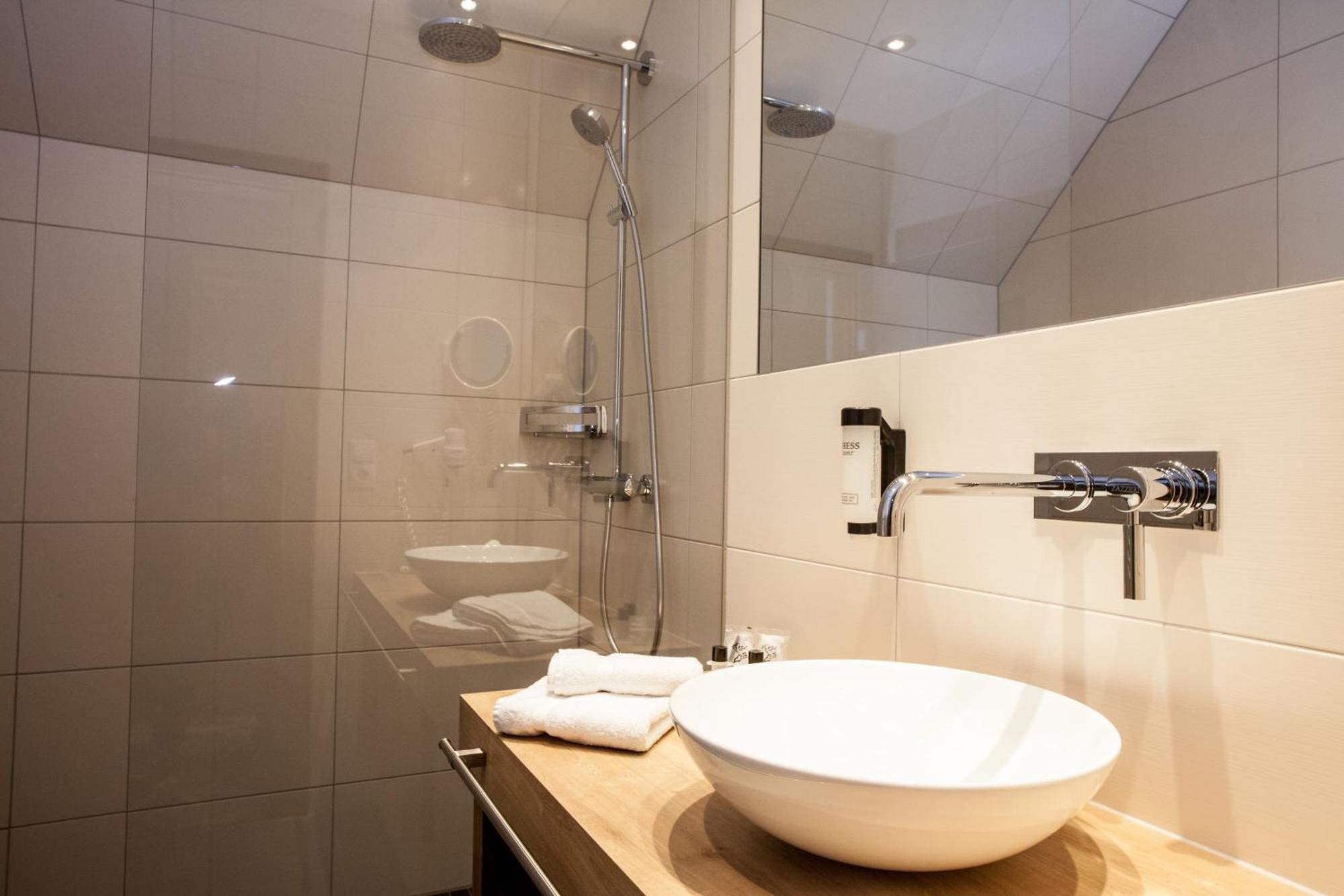 Single Room,1554997135:JPEG