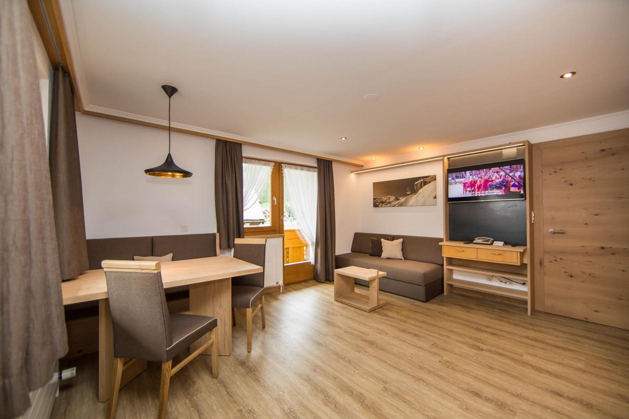 Familienzimmer mit Bergblick