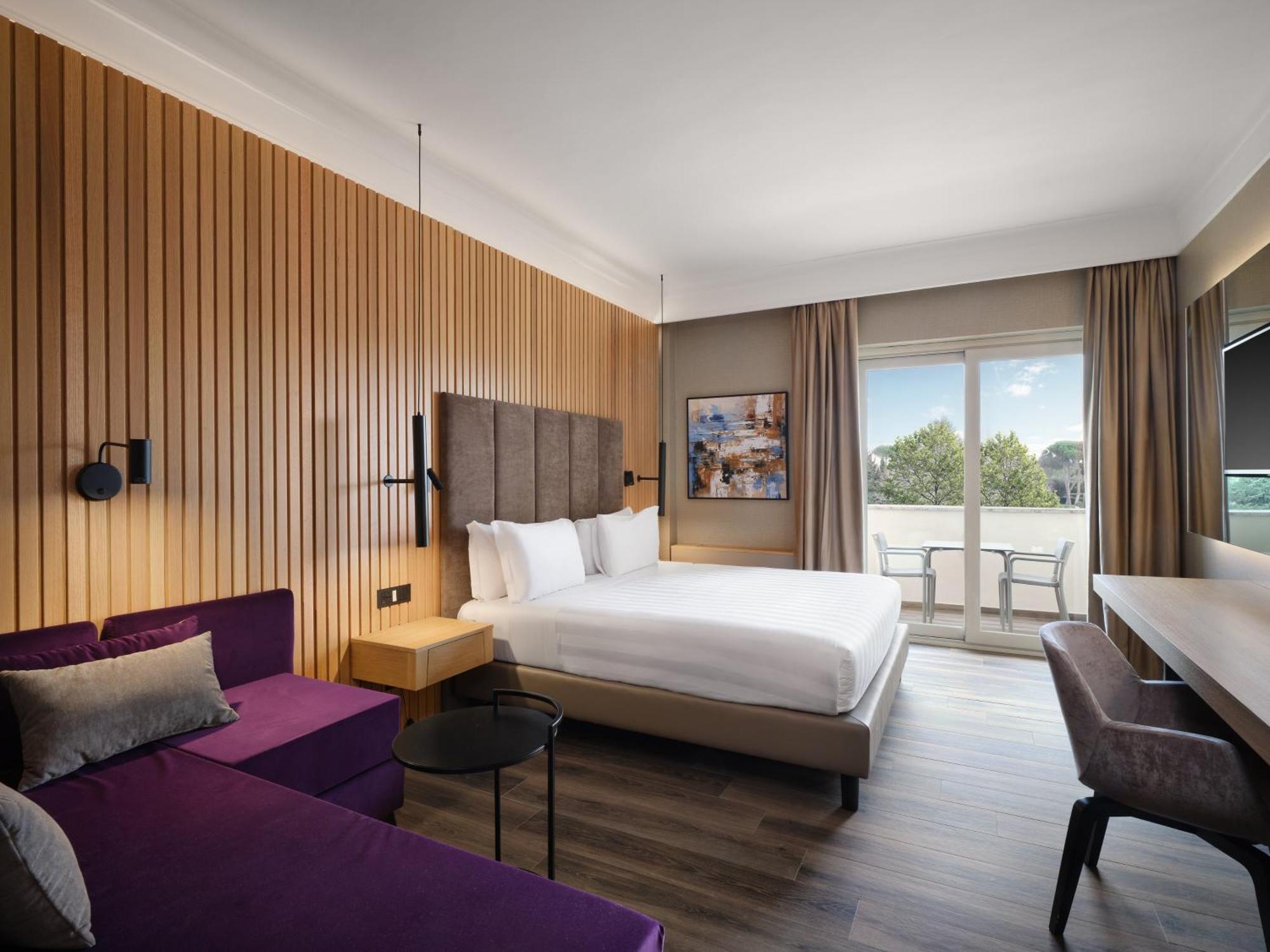Chambre Lit King-Size Premium - Vue sur Piscine
