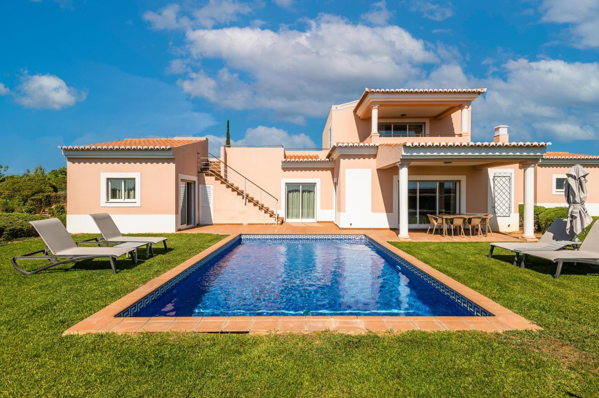Villa mit 3 Schlafzimmern und privatem Pool