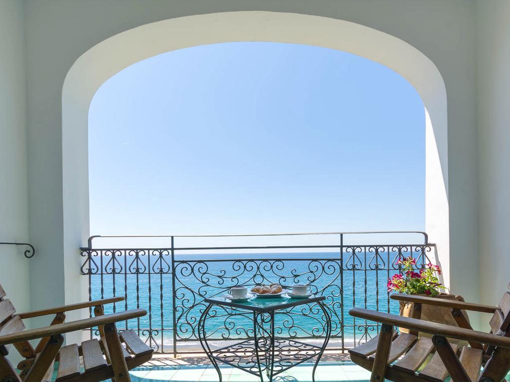 Camera Familiare con Vista Mare