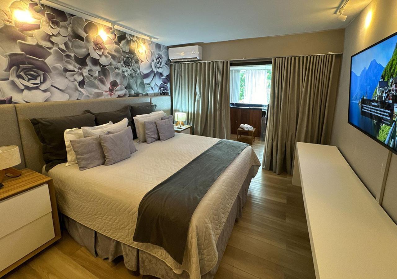 Suite with Hot Tub,1580175752:JPEG