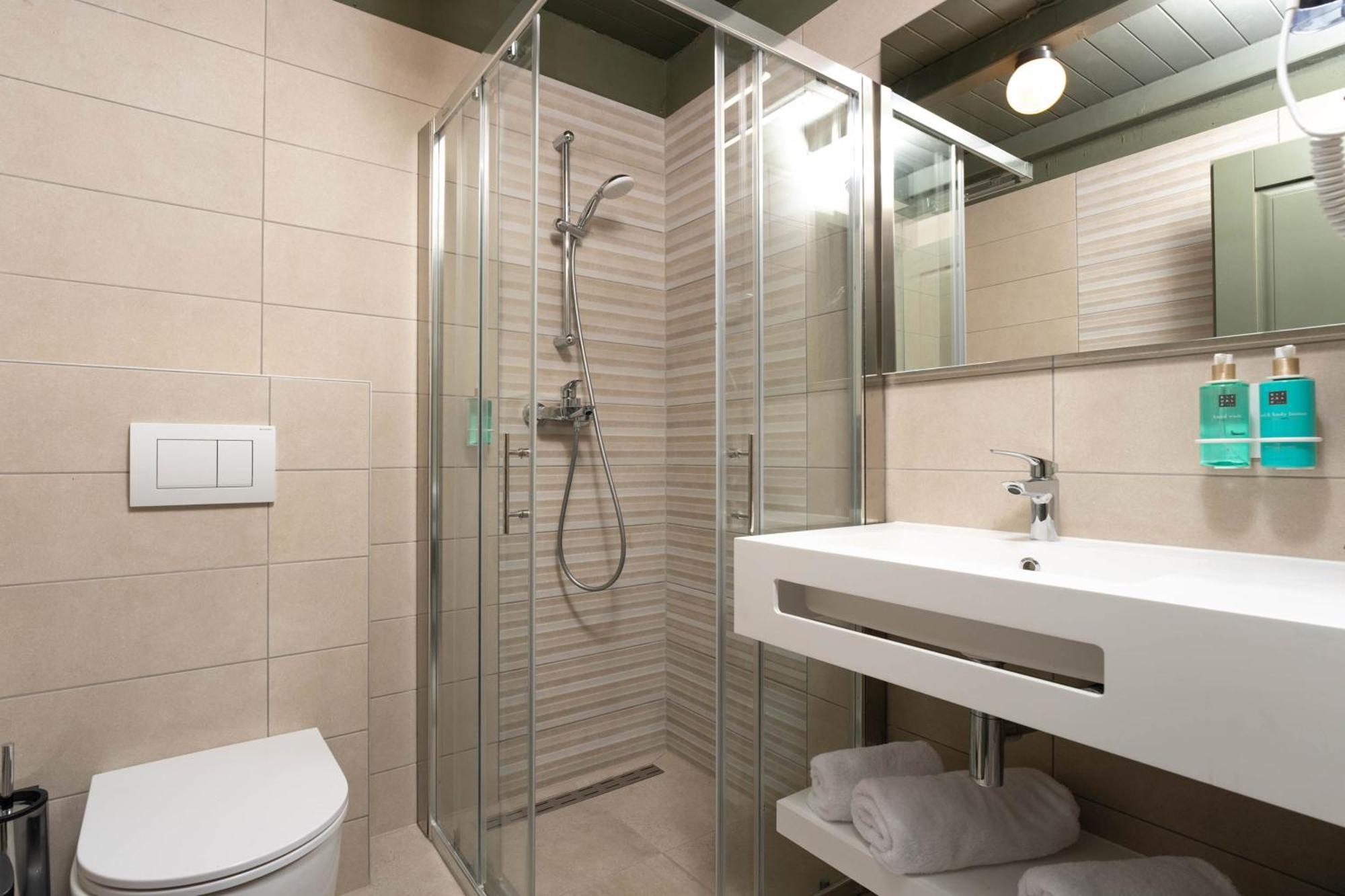 Premium Double Room,1583653161:JPEG