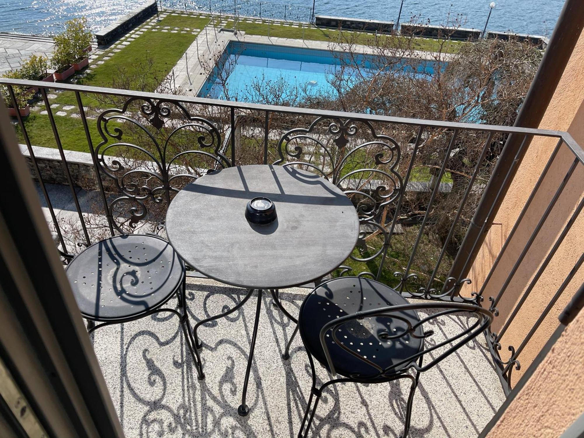 Double or Twin Room Lake View