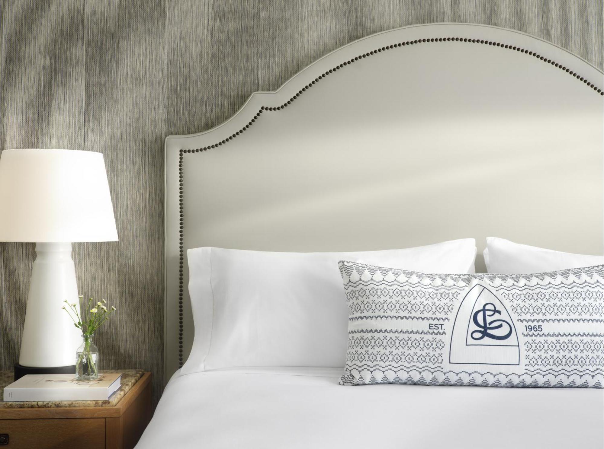 ADA Resort Room 1 King Bed,1591233100:JPEG