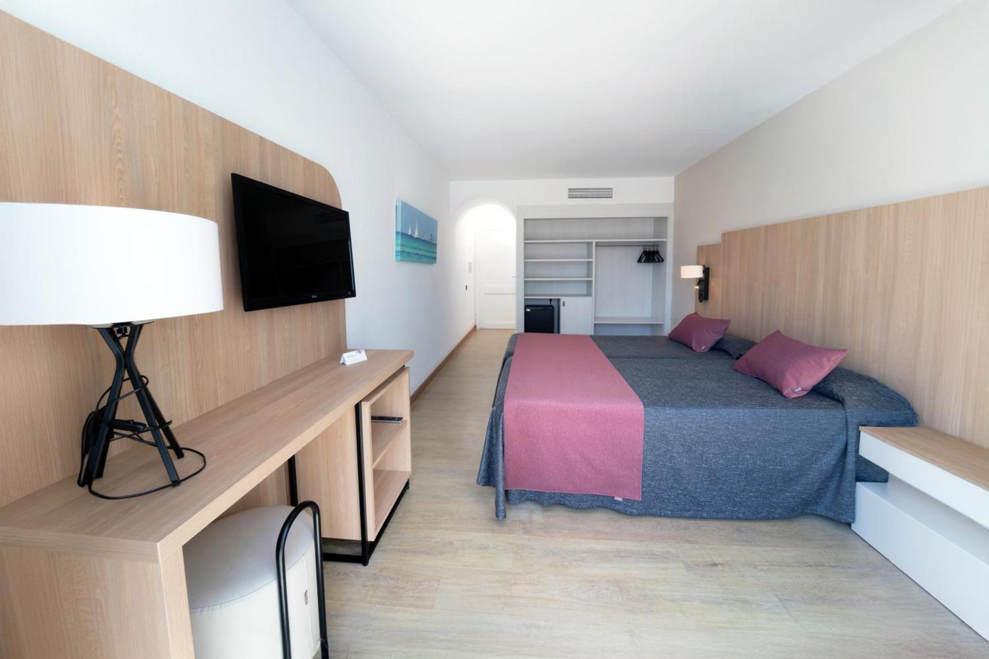 Doppel- oder Zweibettzimmer (3 Erwachsene)