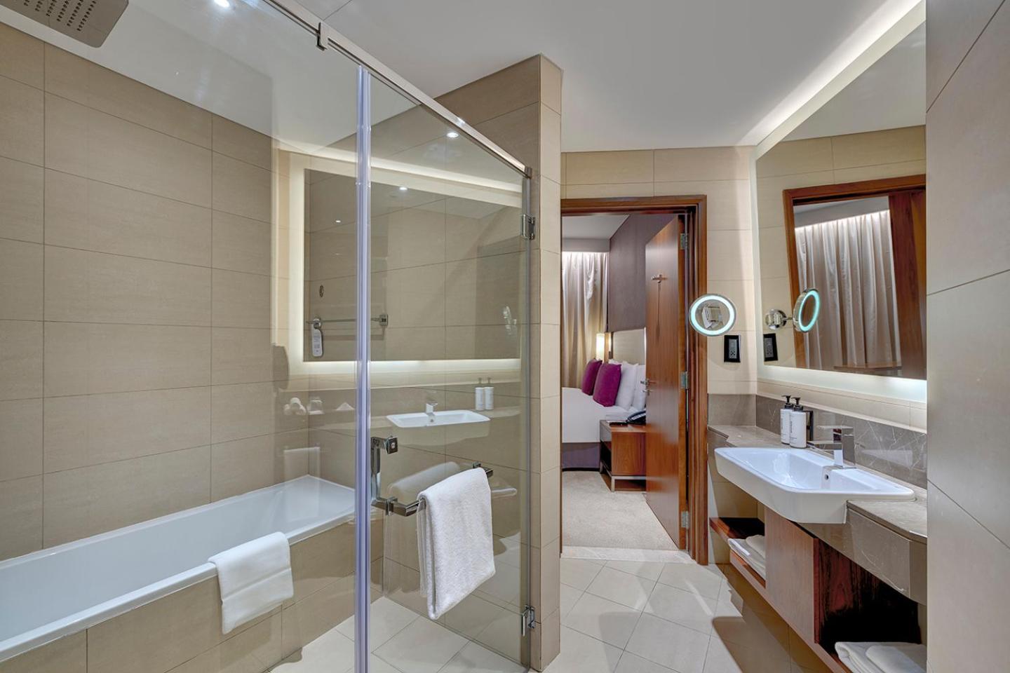 Junior King Suite with Garden View and Lounge Access