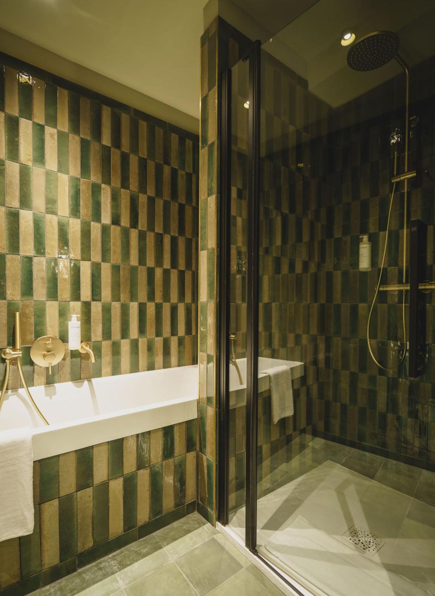Junior Suite mit Dusche, Badewanne und Balkon