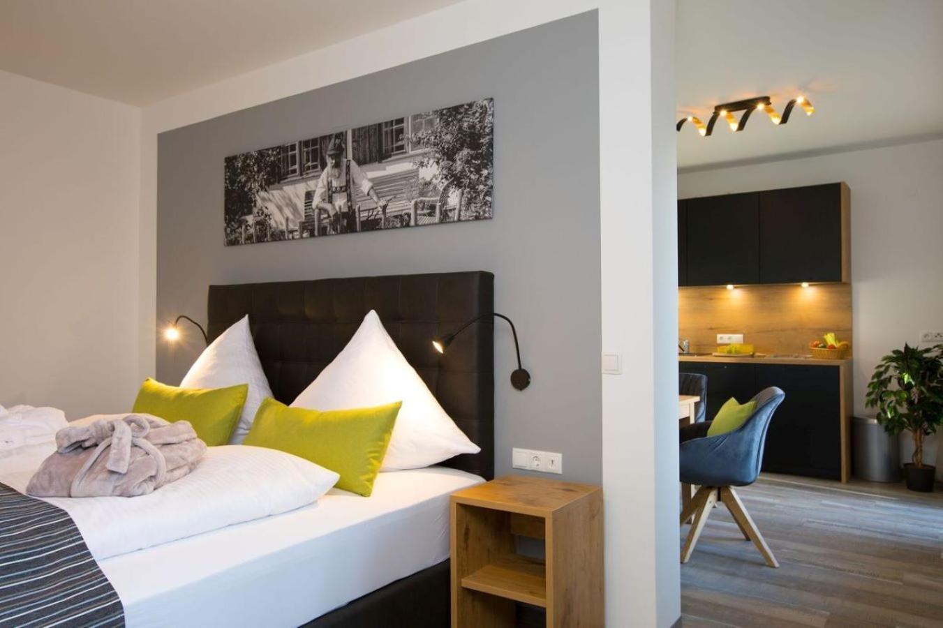 One-Bedroom Apartment,1604070452:JPEG