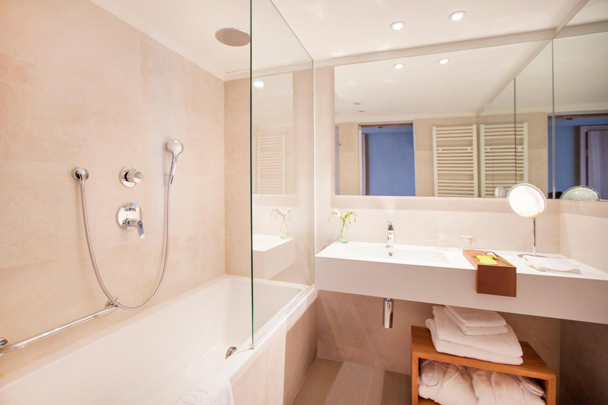 Chambre Simple Supérieure avec Balcon - Vue sur Mer