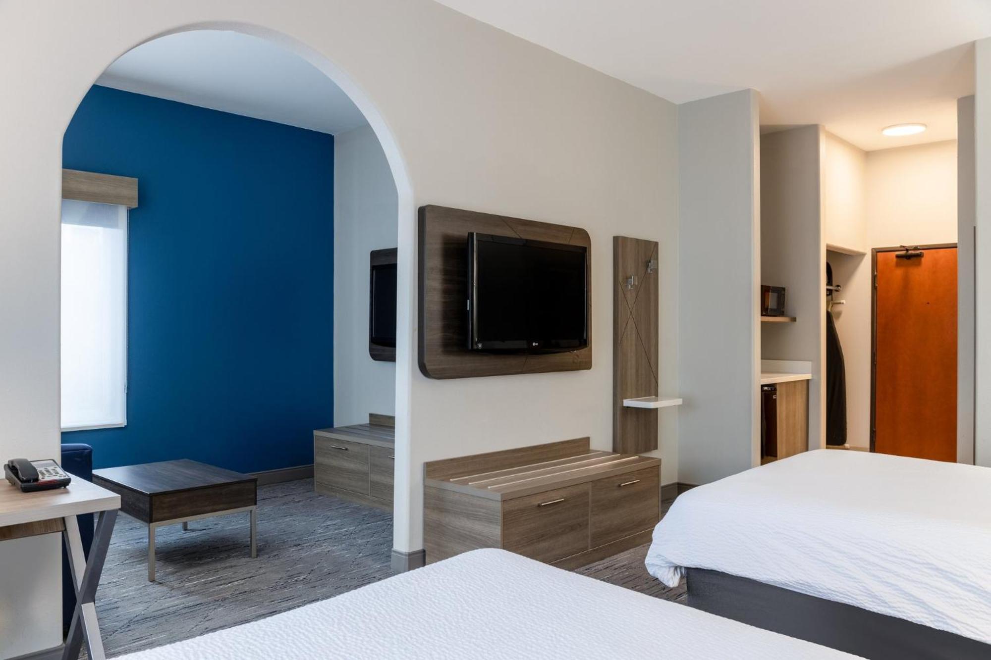 Studio Suite Two Queen Beds Non-Smoking