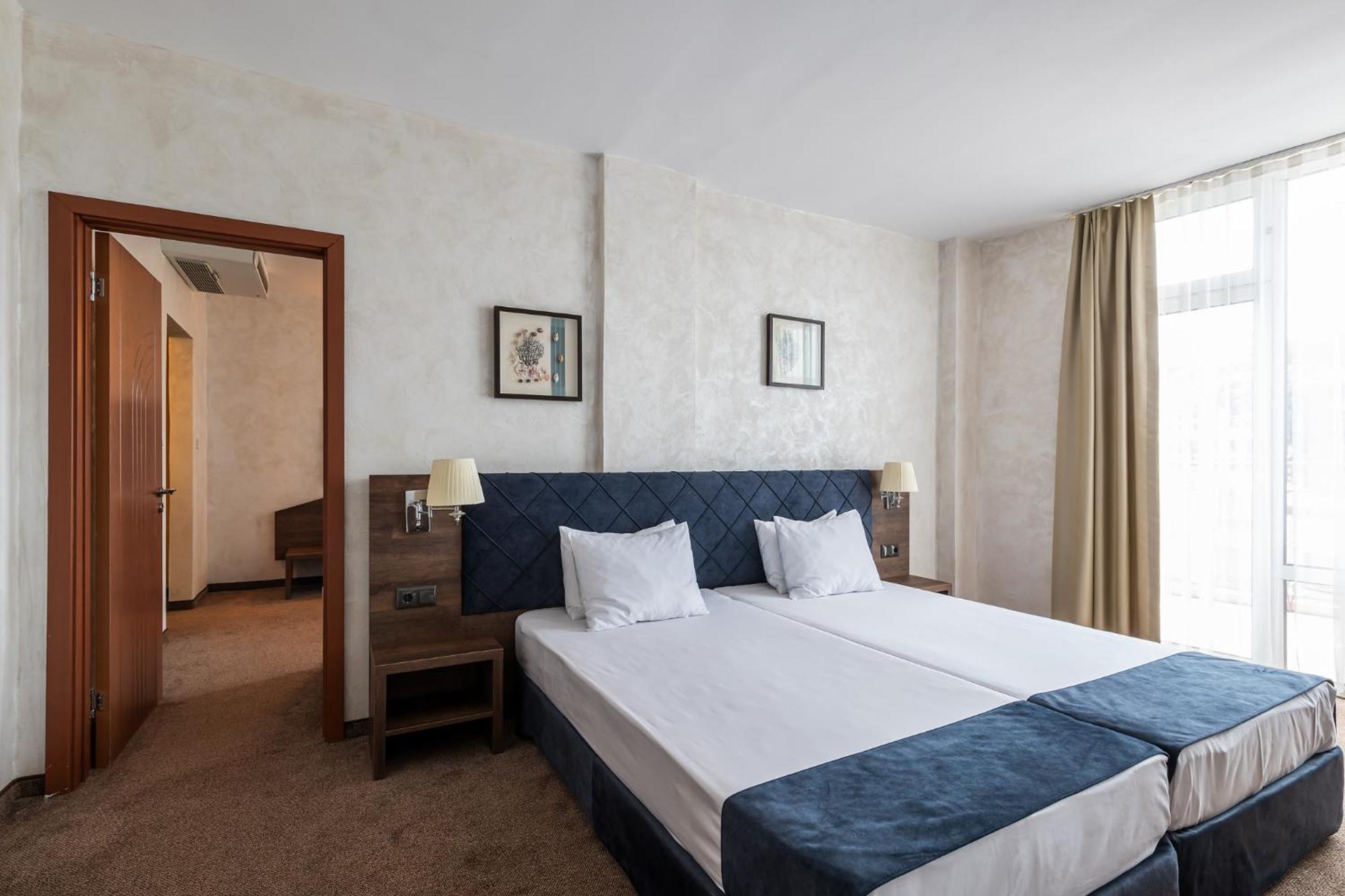 One-Bedroom Suite Balcony Sea View