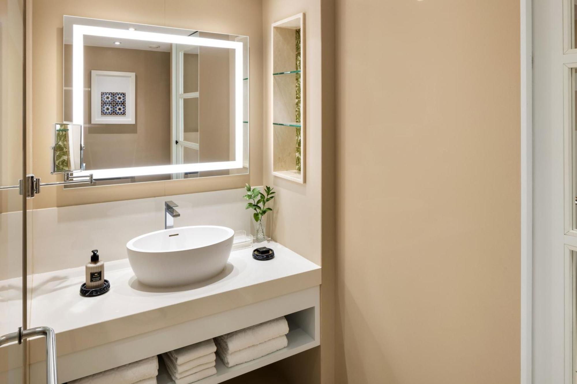 Grande Chambre Lits Jumeaux Deluxe avec Balcon - Vue sur Complexe