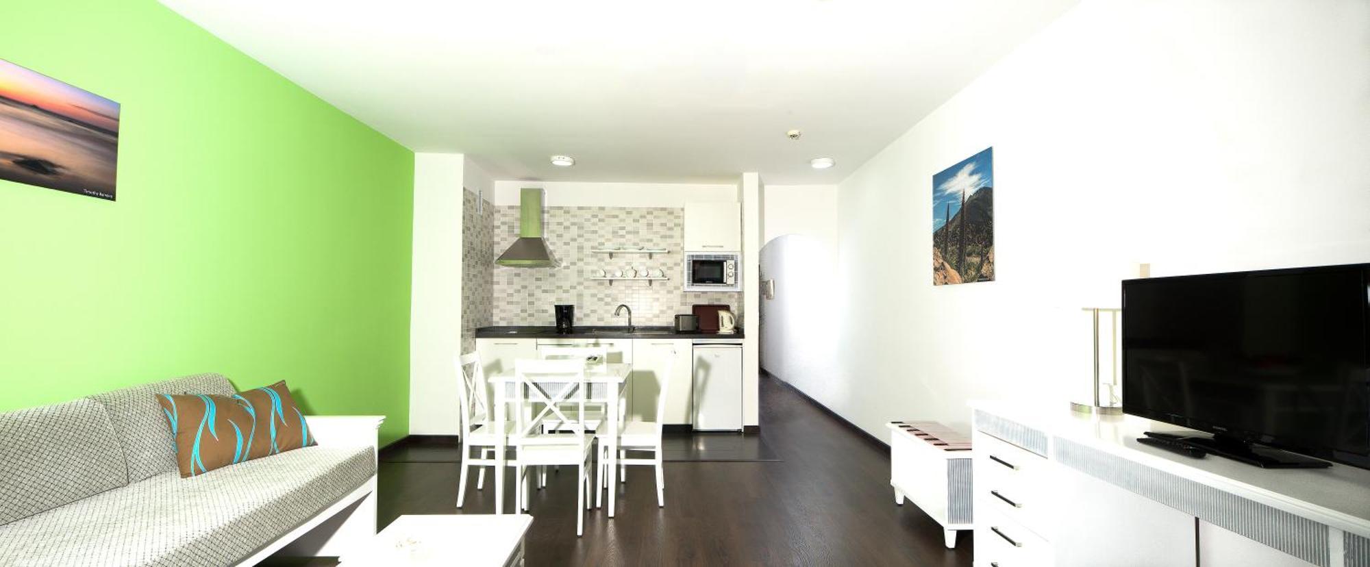 Superior One-Bedroom Apartment with Pool View (2 Adults),1612956035:JPEG