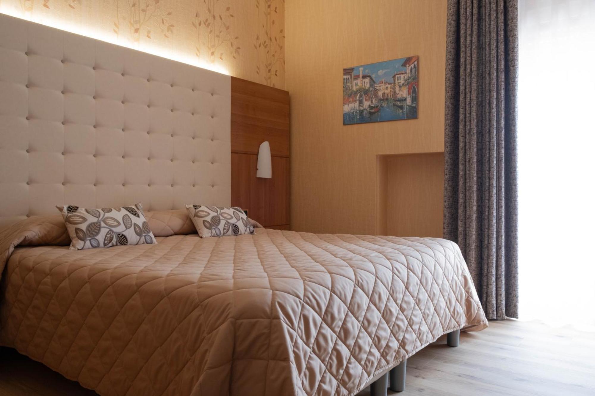 Doppelzimmer mit Balkon