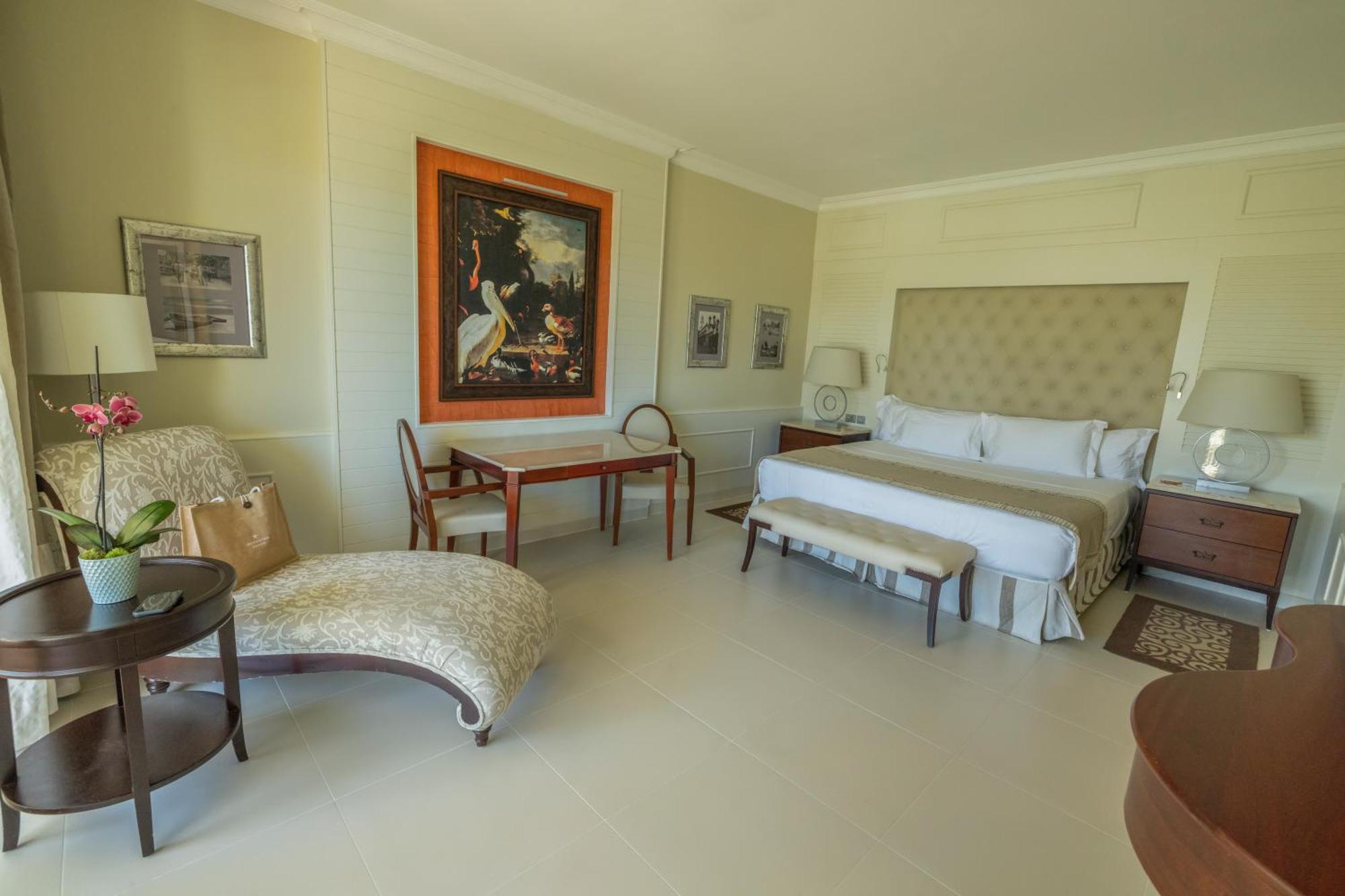 Suite with Lake View
