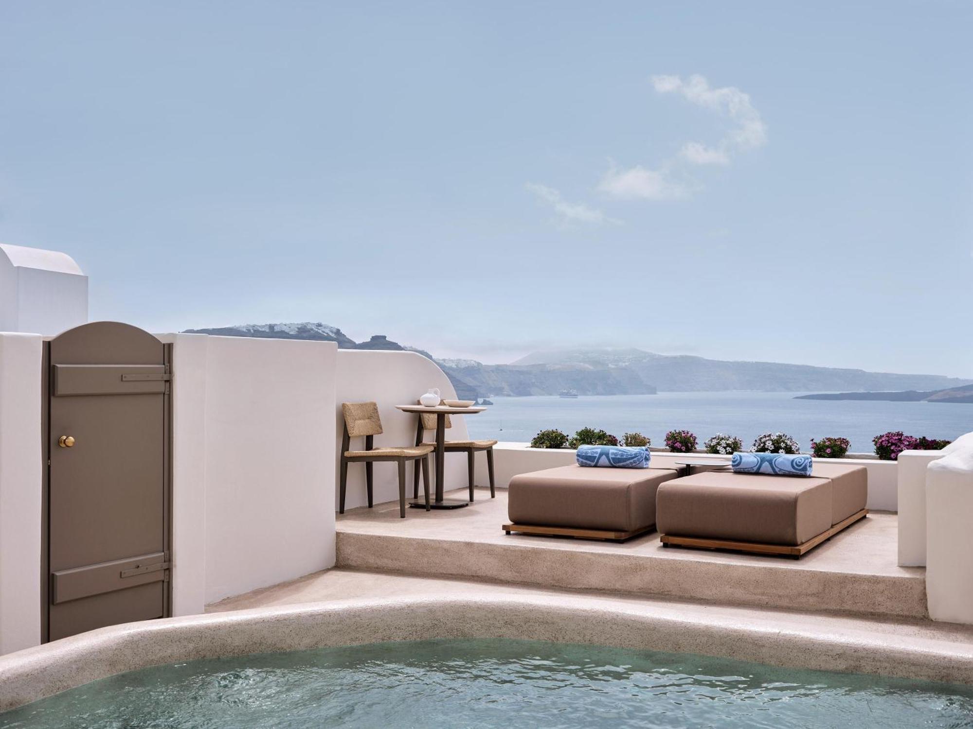 Executive Suite with Plunge Pool and Caldera View