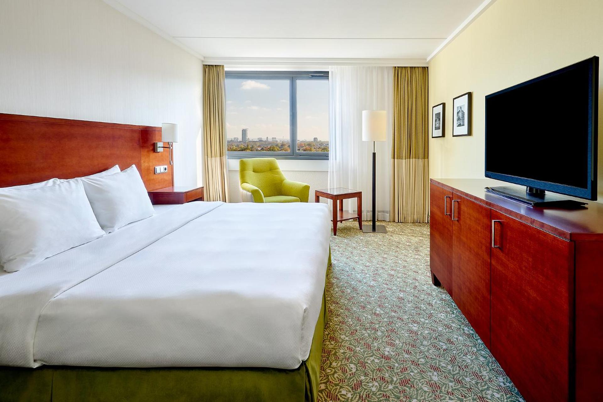 Chambre Lit Queen-Size Plus Spacieuse