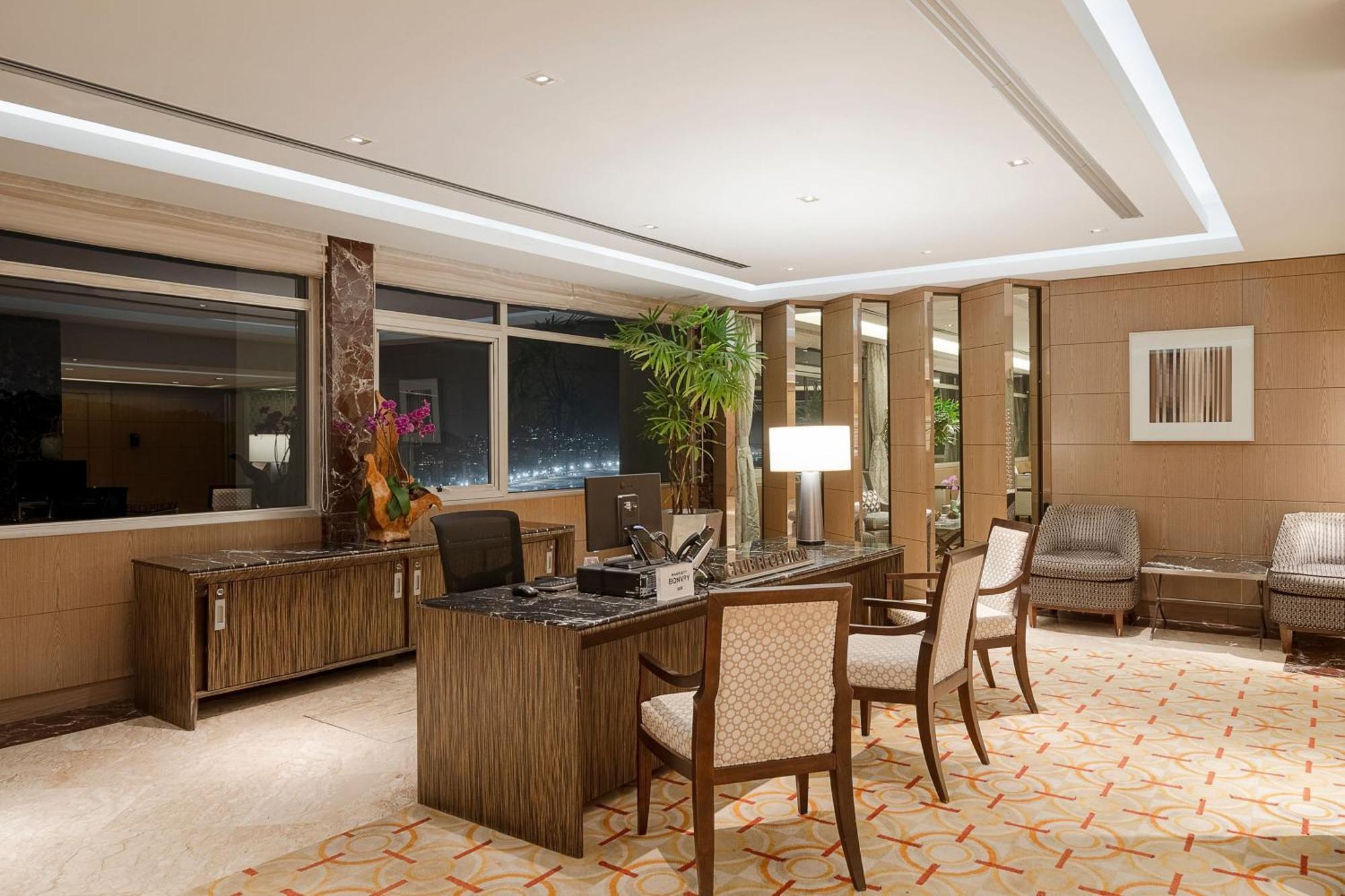Club Twin Room Club level Guest room 2 Double High floor