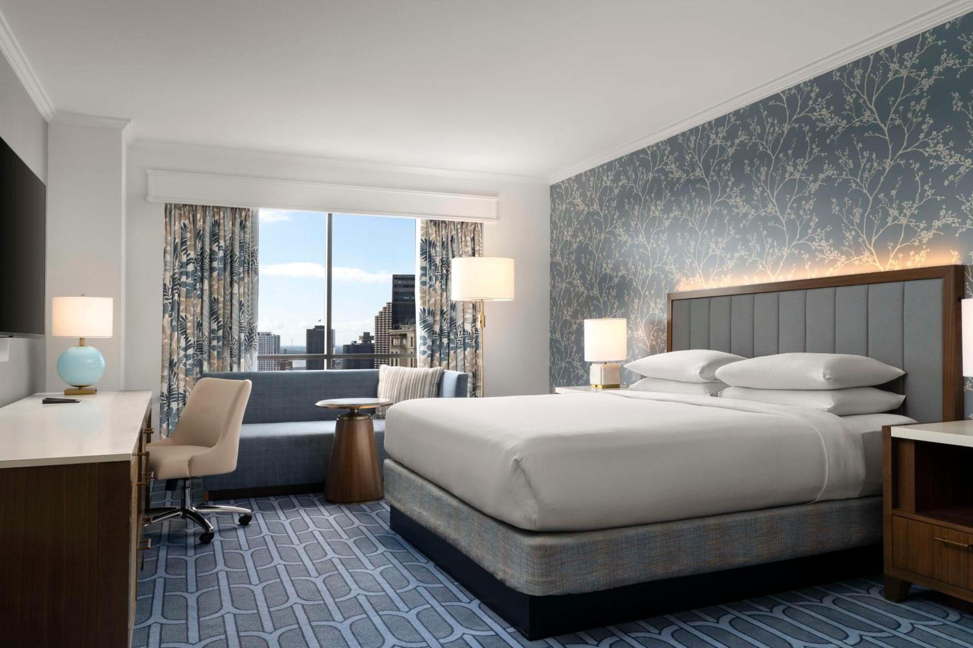 Standard King Room with Roll-In Shower - Disability Access