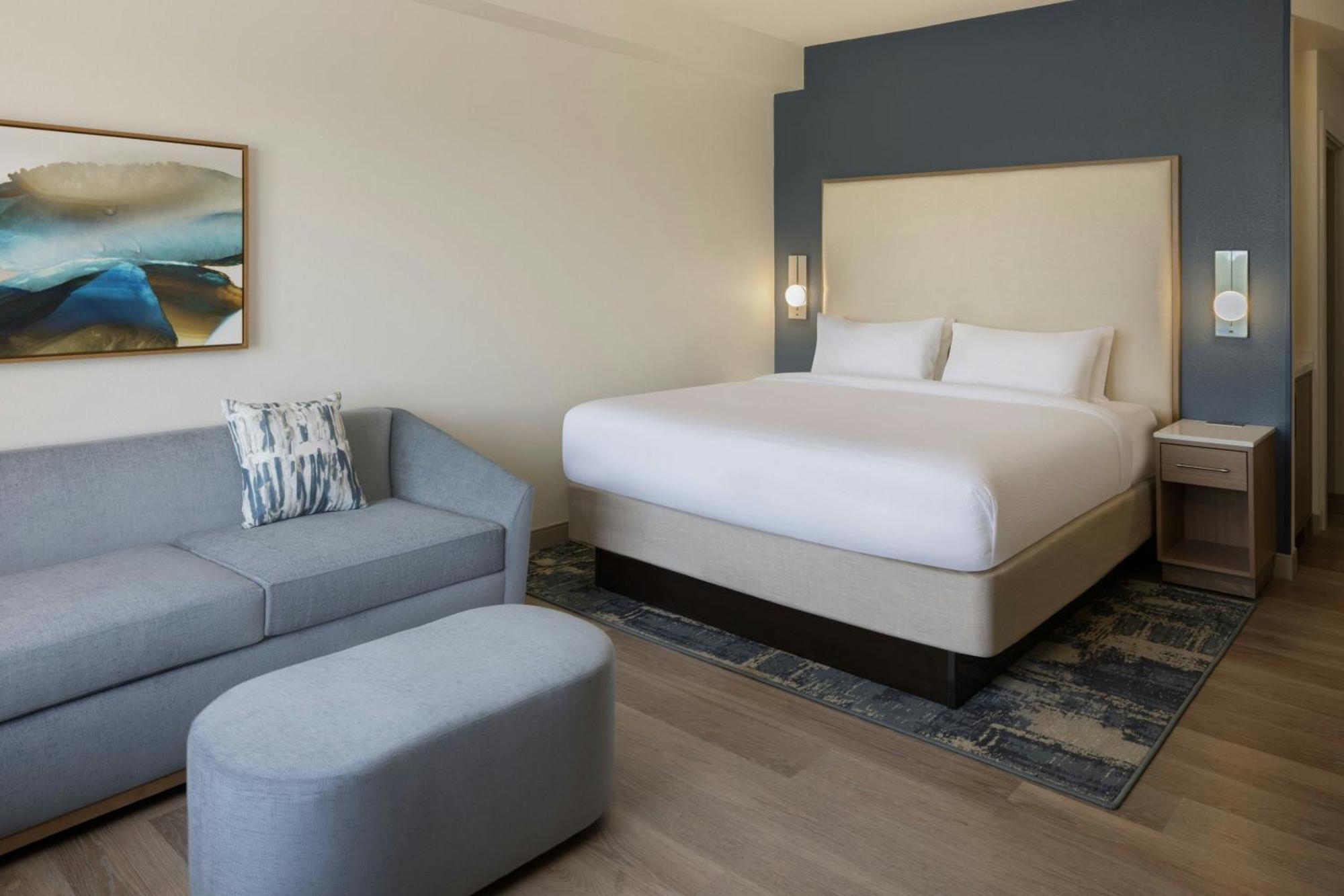 Guest room, 1 King, Sofa bed, Balcony,1632230184:JPEG