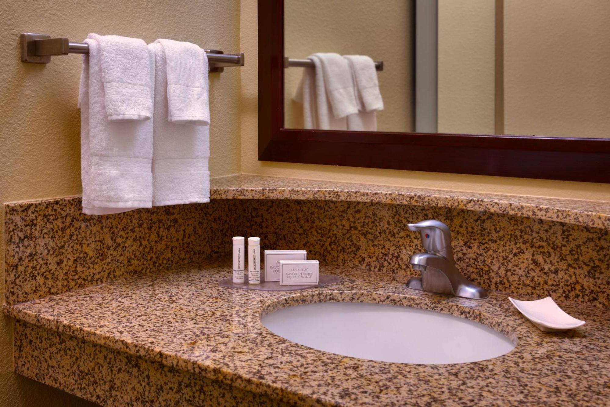 Queen Suite with Two Queen Beds, Bathtub and Trundle Sofa - Mobility Access/Hearing Accessible