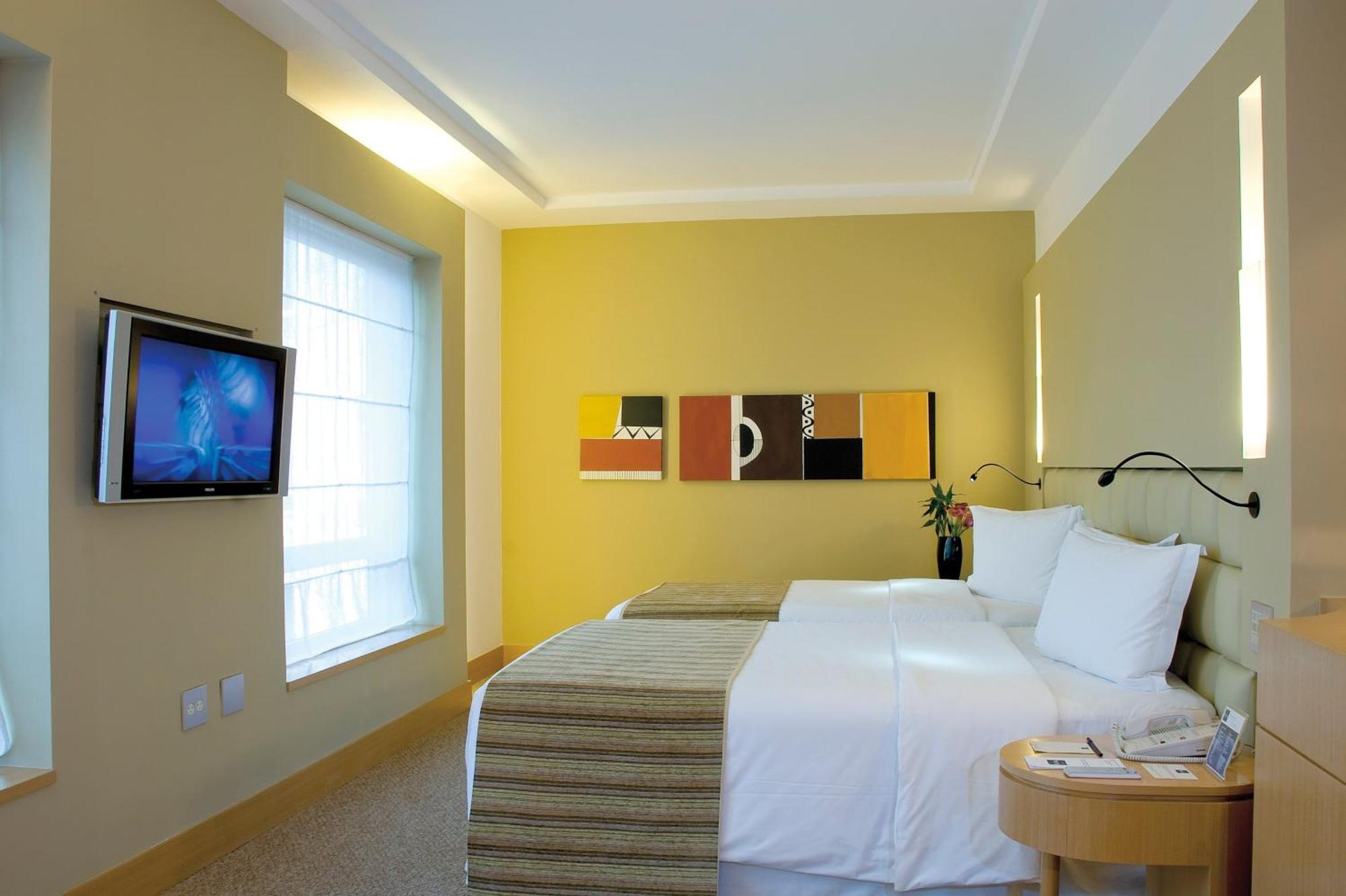 Quarto Duplo Comfort com 2 Camas de Casal