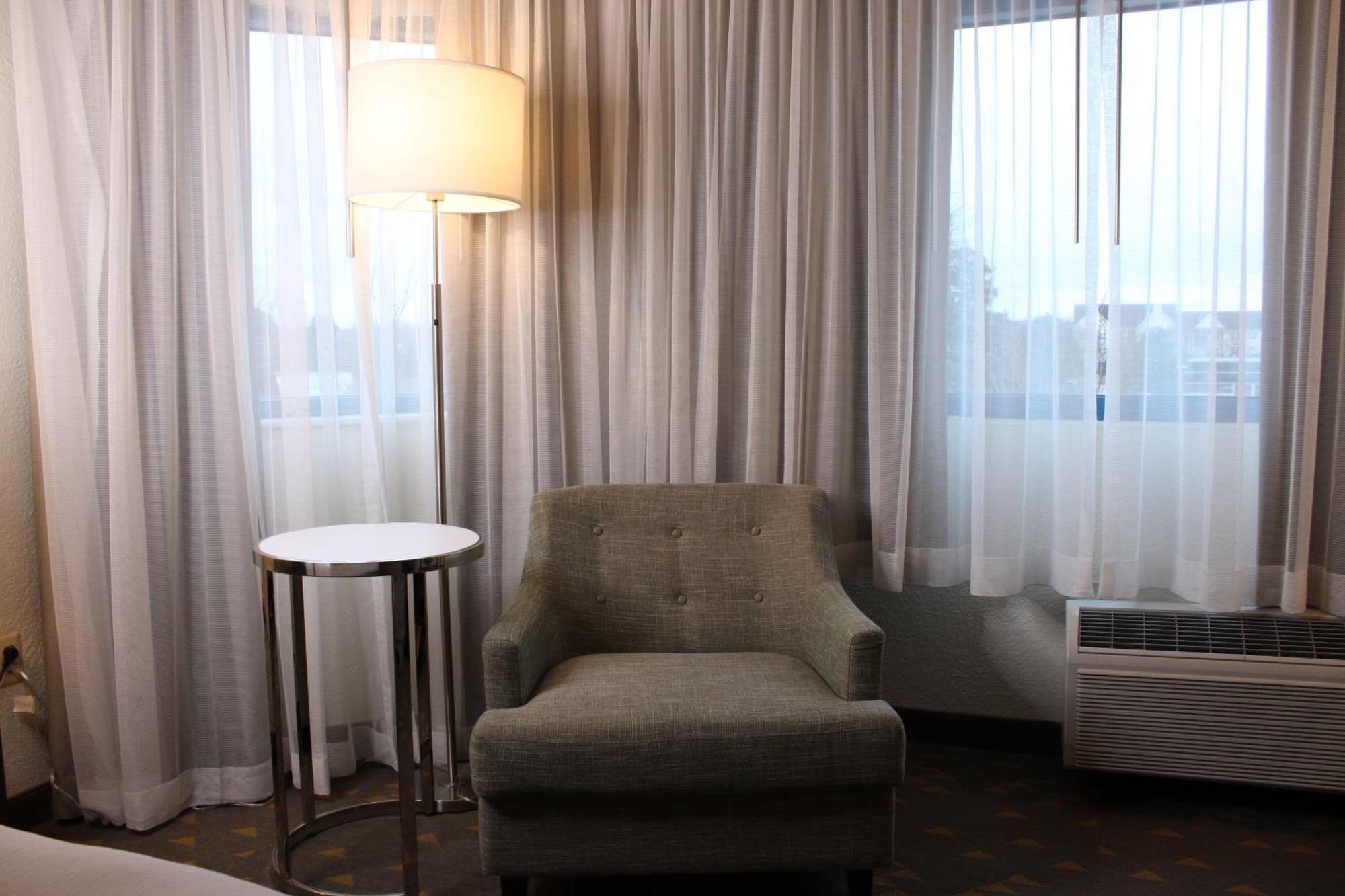 King Room Mobility or Hearing Access Roll Shower Non-Smoking
