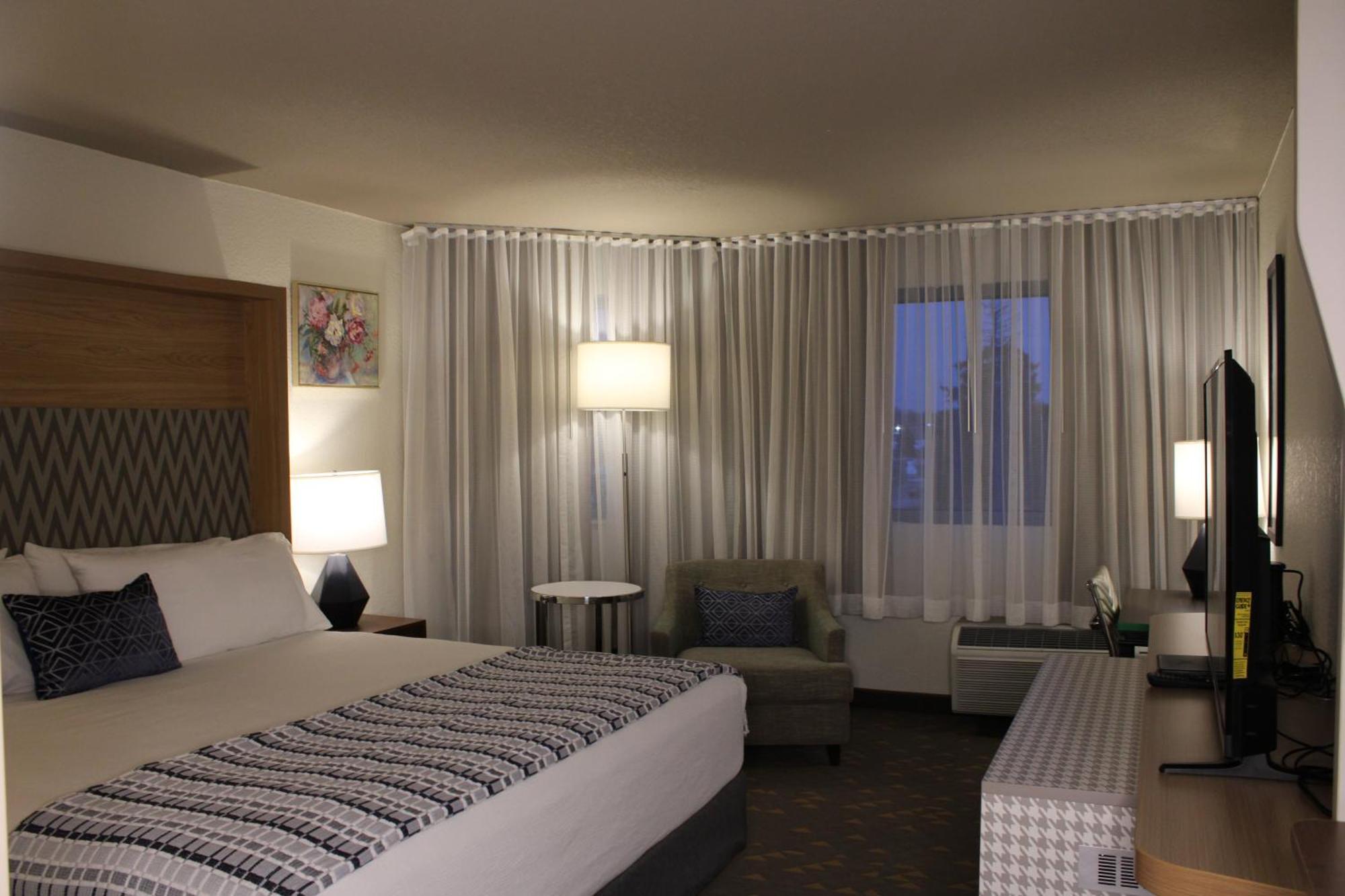King Room Mobility or Hearing Access Roll Shower Non-Smoking
