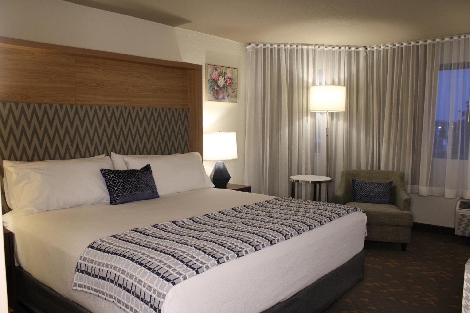 King Room Mobility or Hearing Access Roll Shower Non-Smoking