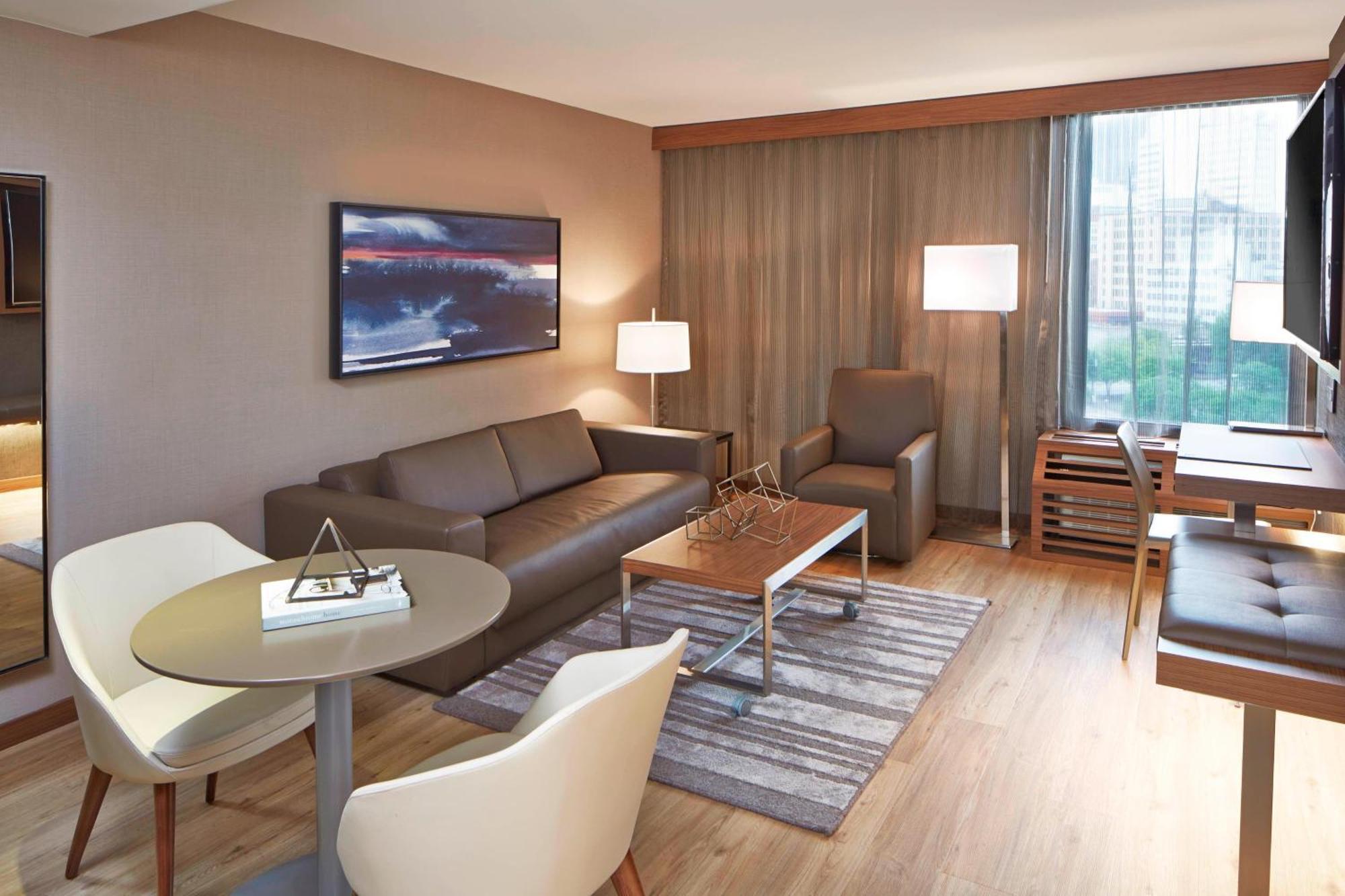 1 Bedroom Suite, 1 King, Sofa bed,1671869297:JPEG