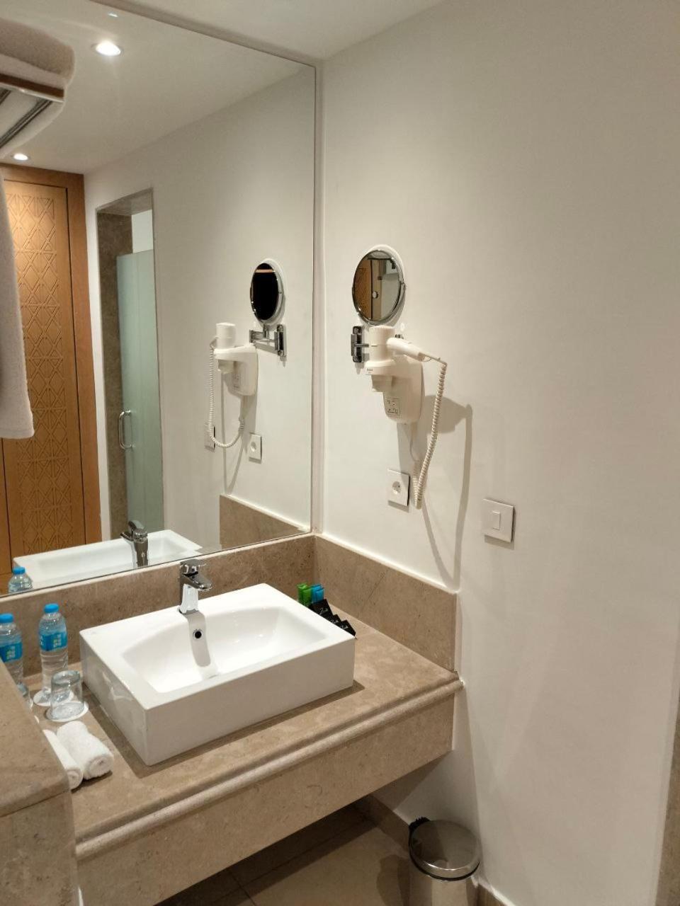 Superior Doppel-/Zweibettzimmer mit Poolblick