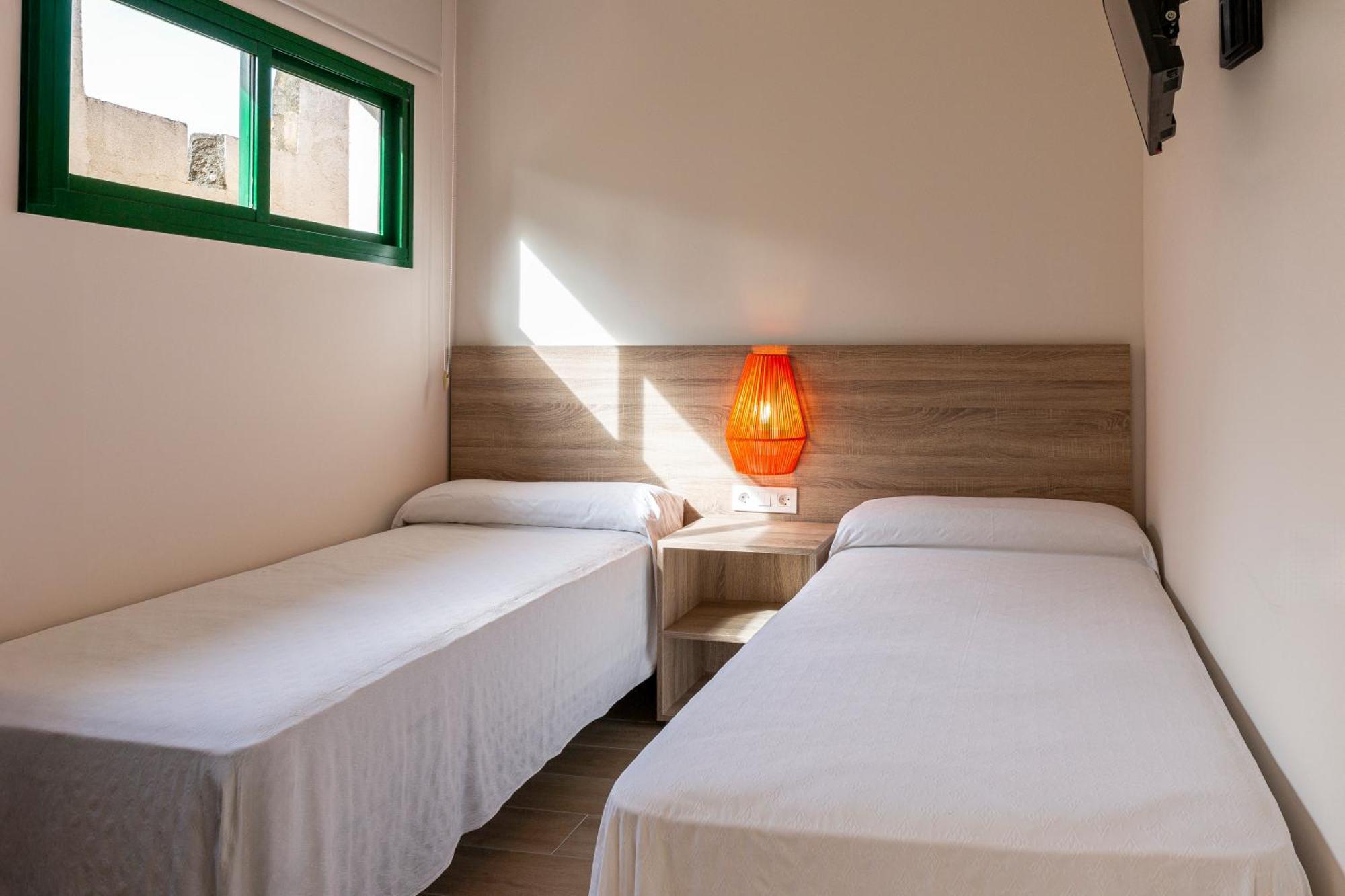 Apartamento con balcón y vistas a la piscina (3 adultos)