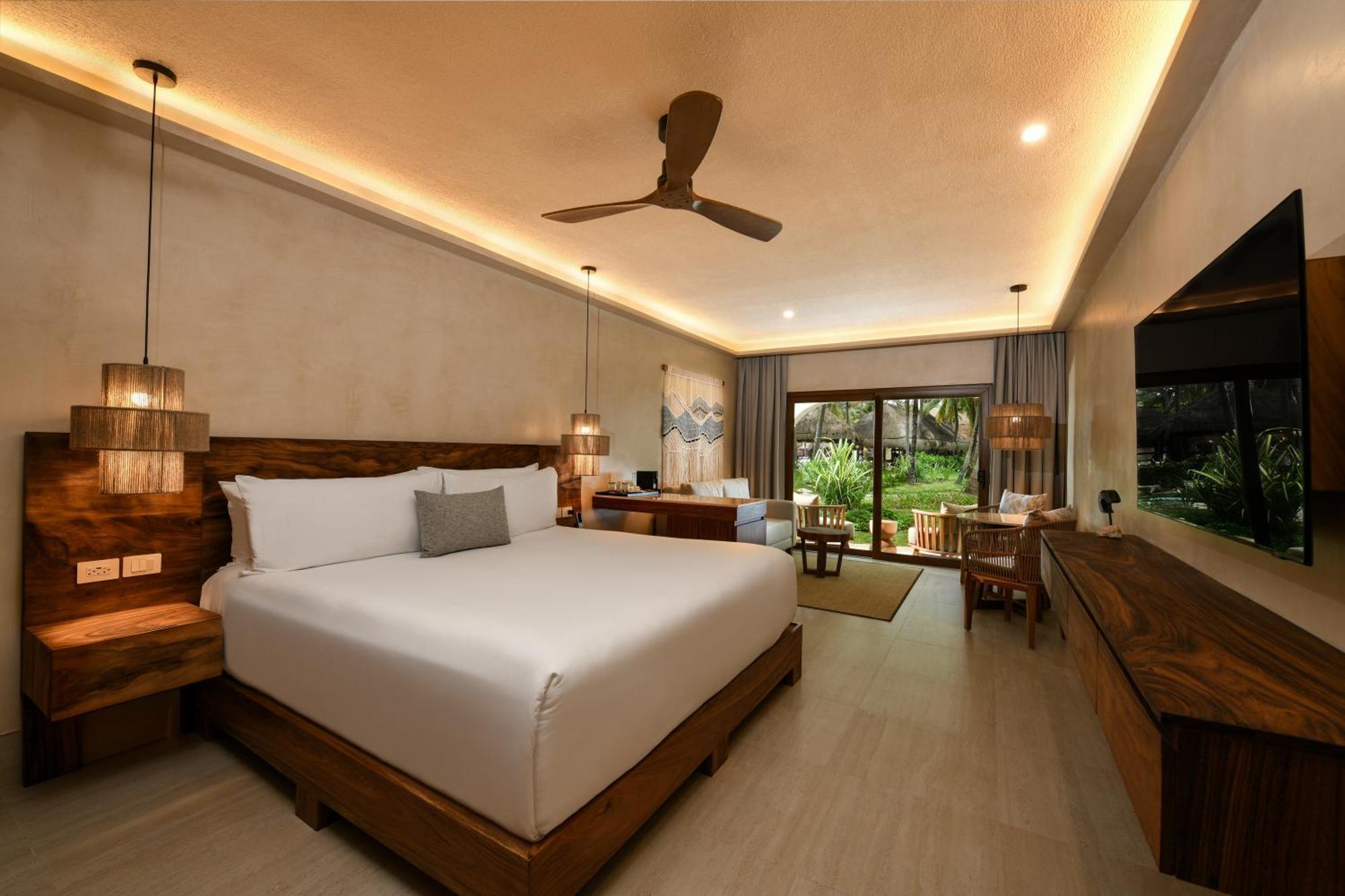 Royal Retreat Deluxe Garden Suite,1649014324:JPEG