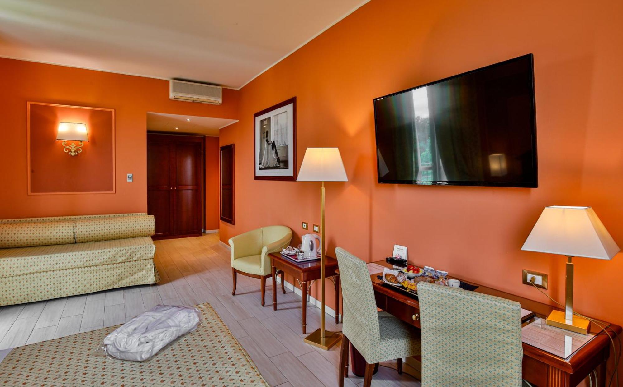 Family Room,1651165292:JPEG