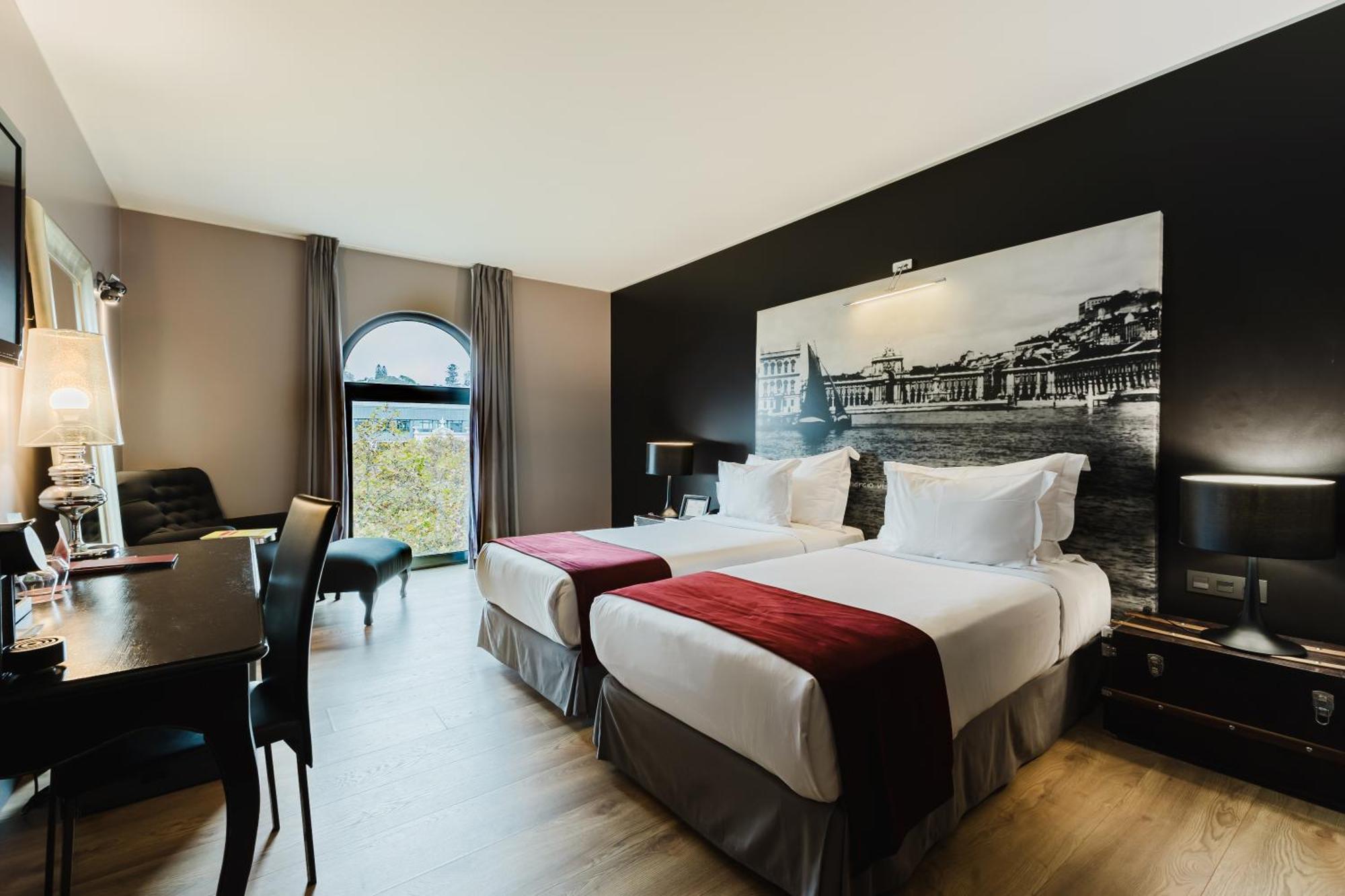 Deluxe Room,1651179561:JPEG