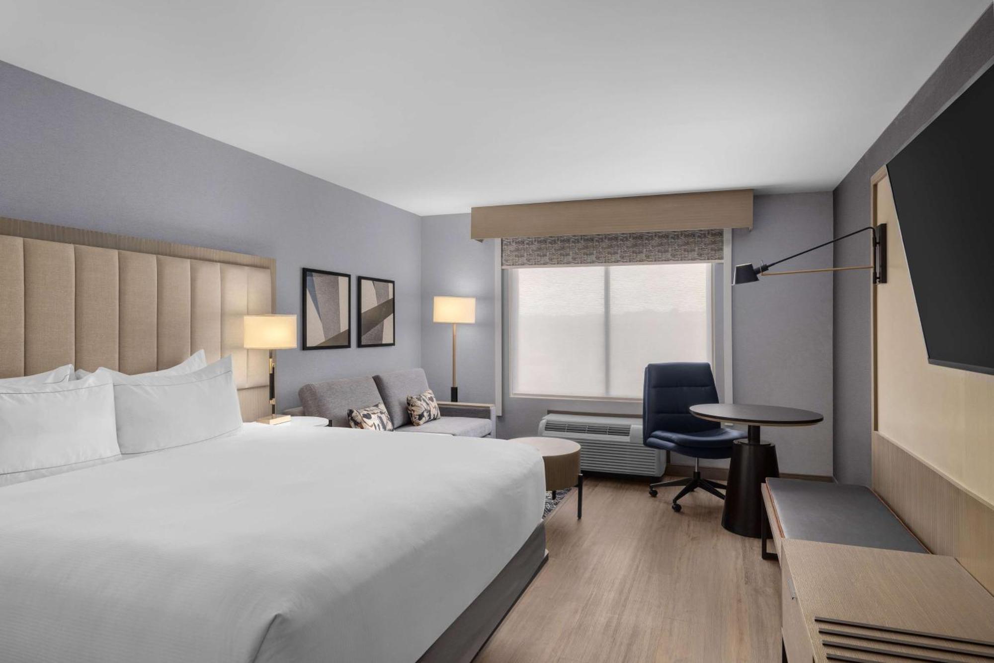 King Room with Sofa Bed - Non-Smoking,1661110768:JPEG