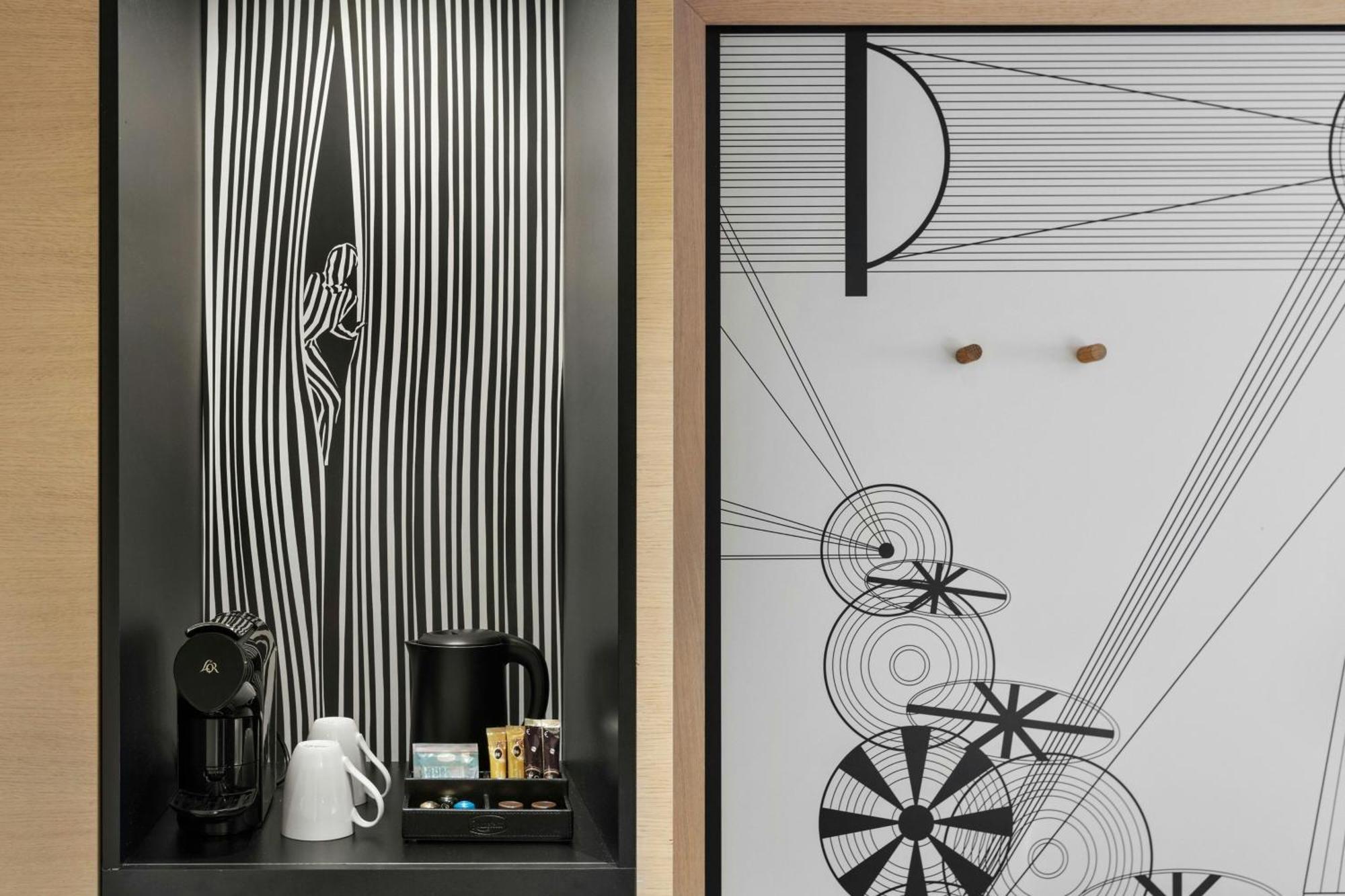 Habitación familiar con 2 camas dobles y sofá cama - Vistas a la ciudad