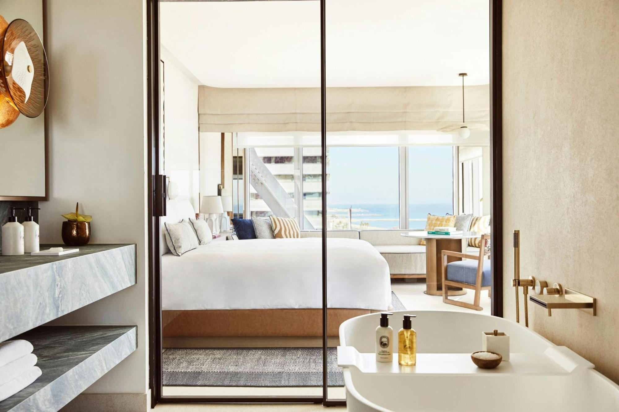 Seascape Corner King room with Sea Front