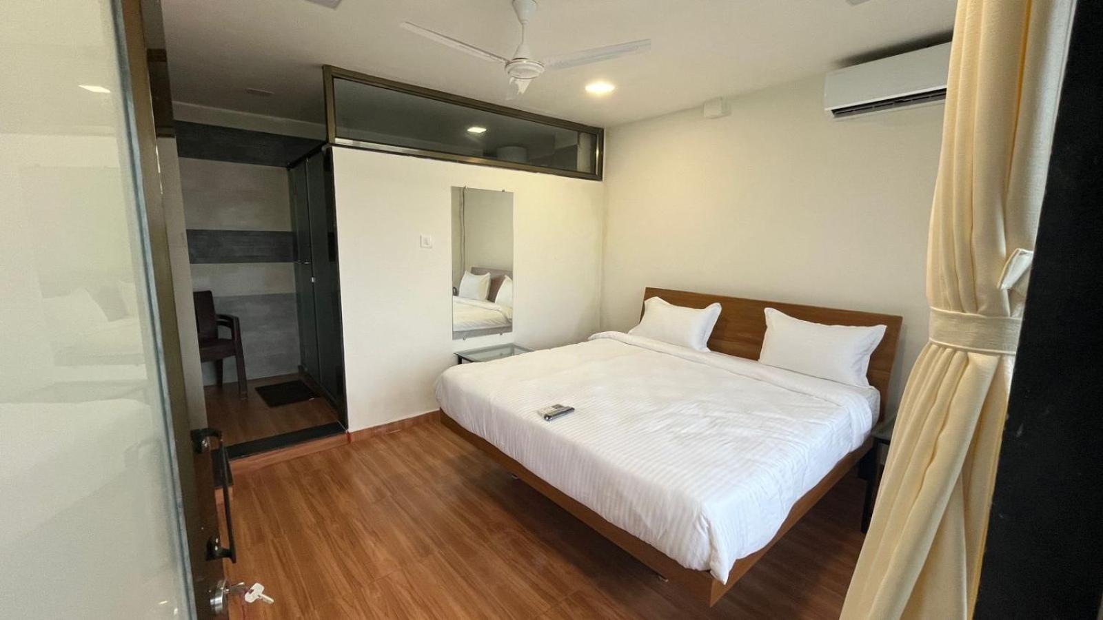 Deluxe Room,1676877147:JPEG