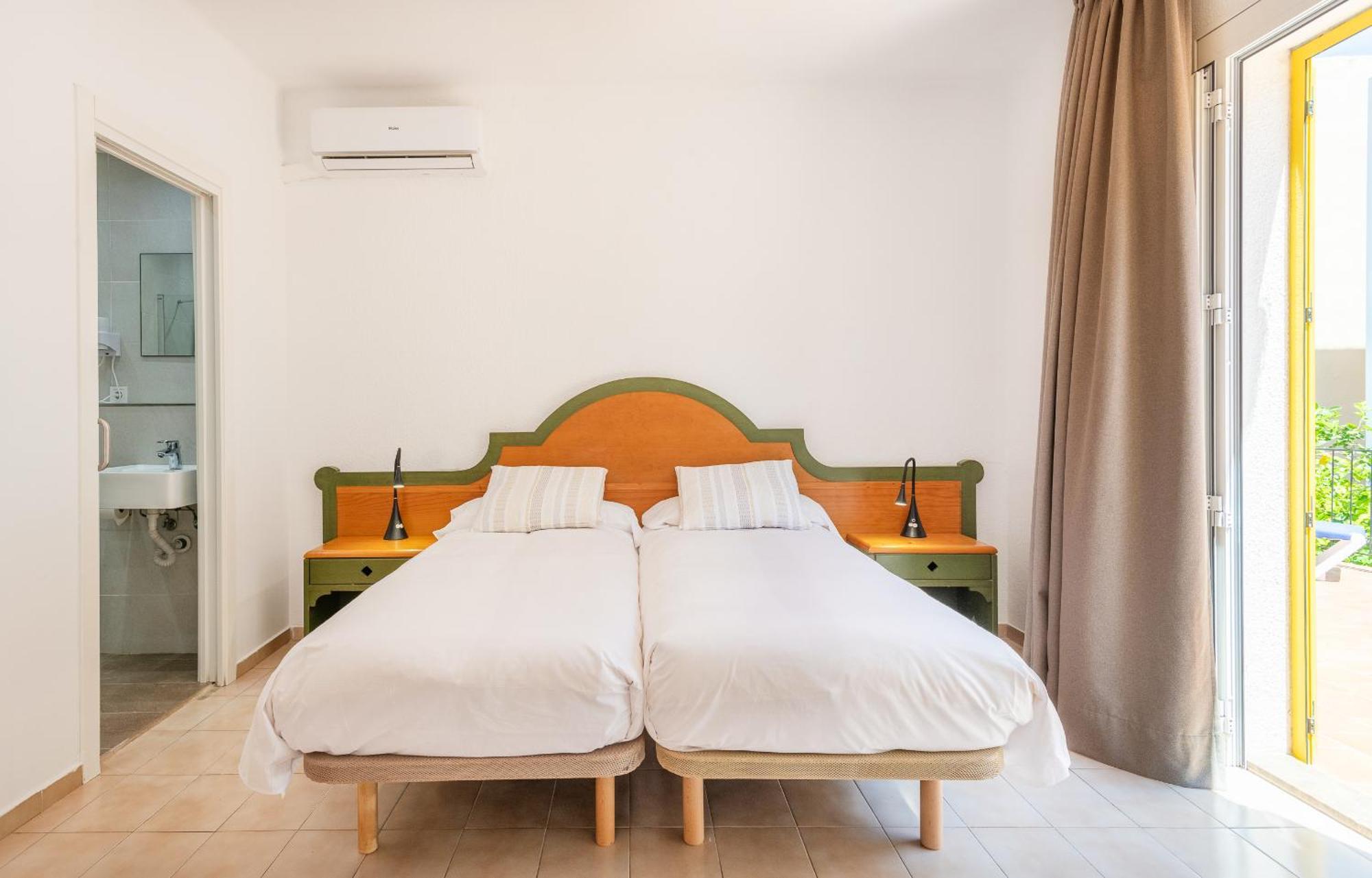 Economy Twin Room