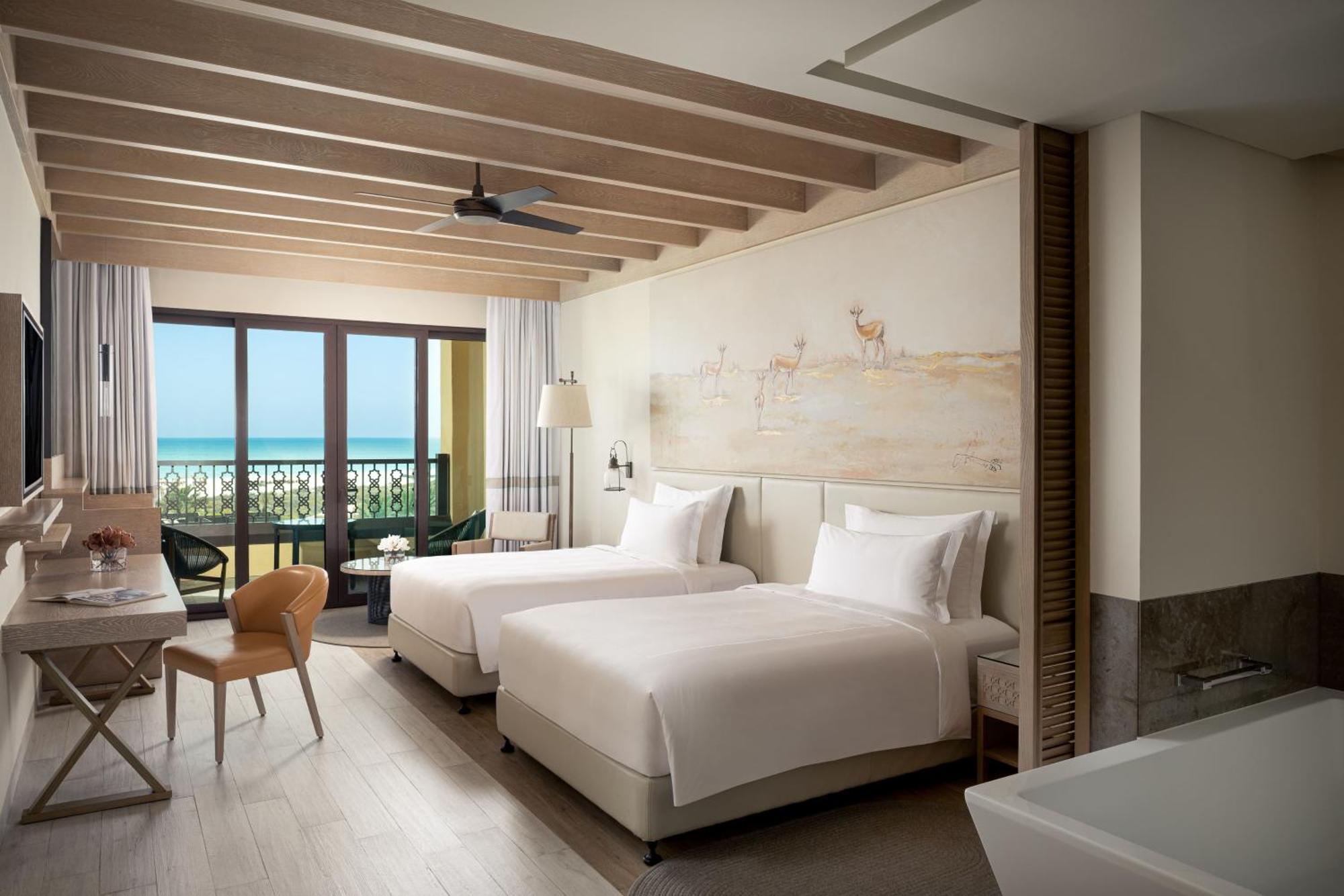 Zweibettzimmer mit Meerblick, Zugang zur Lounge und Balkon