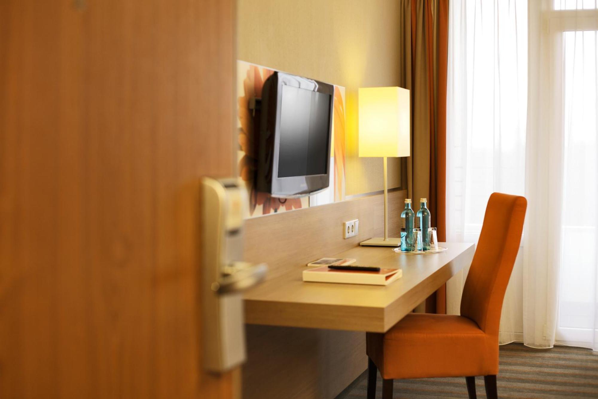 Double Room with Balcony,1212118354:JPEG