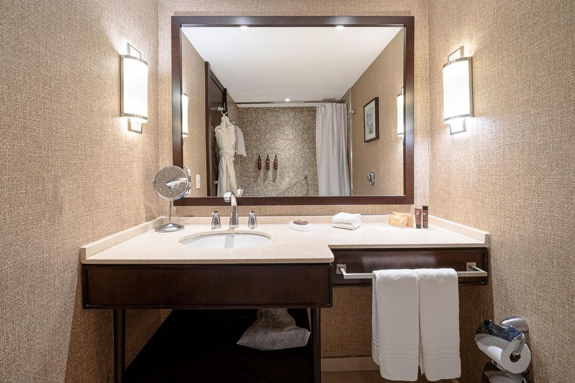 Club Twin Room Club level Guest room 2 Double High floor